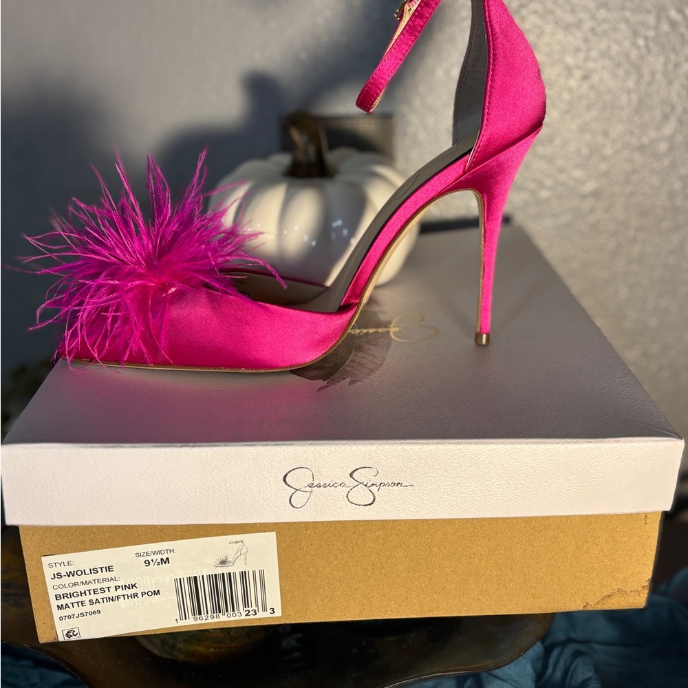 Jessica Simpson Fuchsia Feathered Heels